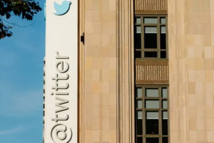 พนักงาน Twitter กล่าวว่าการเลิกจ้างเริ่มต้นขึ้นหลังจากการเข้าซื้อกิจการของ อีลอน มัสก์