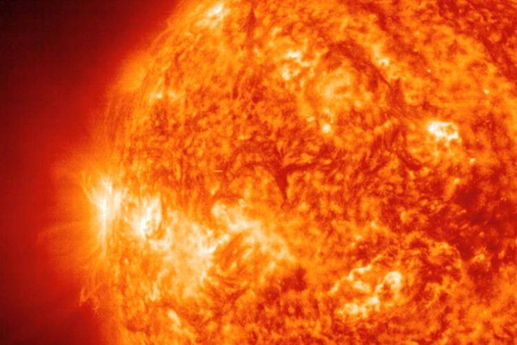 ดวงอาทิตย์ปะทุแรงที่สุดในรอบ 3 ปี กระแทกโลก